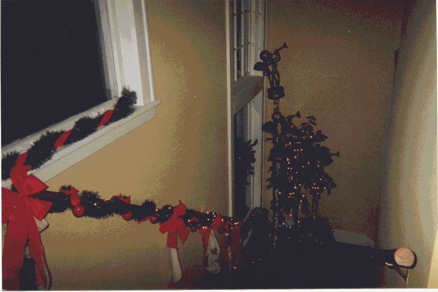 Shelby, Courtnie & Cody with Santa at the Mansion